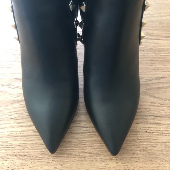 NIB $1245 Valentino Garavani Rockstud Pointy Toe Leather Bootie - 6US / 36EU! - Picture 3 of 15